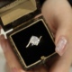 【培育】天使之吻扭臂18K金钻石戒指IGI订婚求婚一克拉钻戒NGTC证