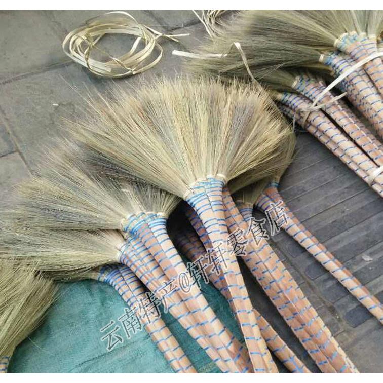 云南德宏傣族老人手工制作扫把  家用软毛魔术扫帚笤帚扫地扫灰