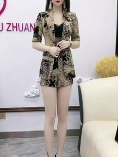 抖音爆款职业西服套装女2024夏季新款气质显瘦印花短袖外套+短裤