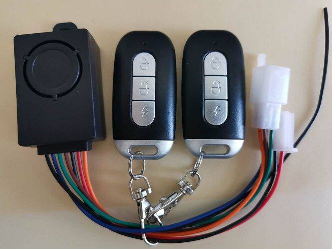 电动车电瓶车防盗器48v60v72v爱玛绿源台铃小刀通用报警器单双插