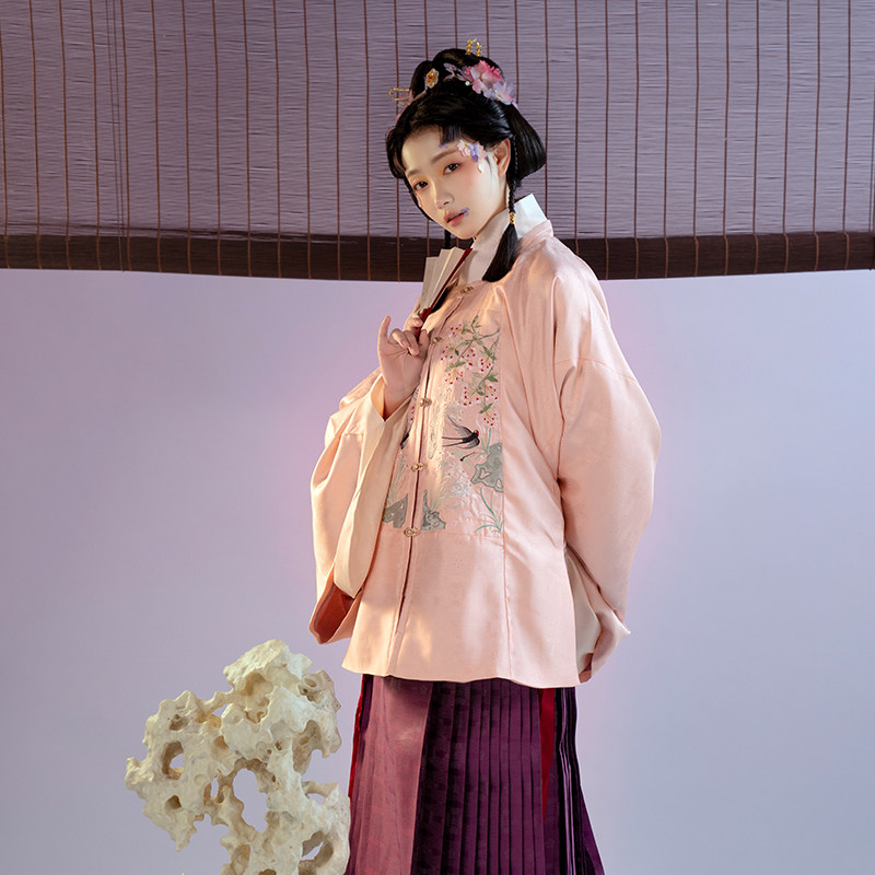 华裳九州亨贞原创汉服刺绣方领半袖补服琵琶袖交领短袄四时令春