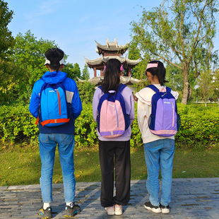 户外儿童双肩背包超轻便男孩外出旅游初中小学生研学女孩出游春游