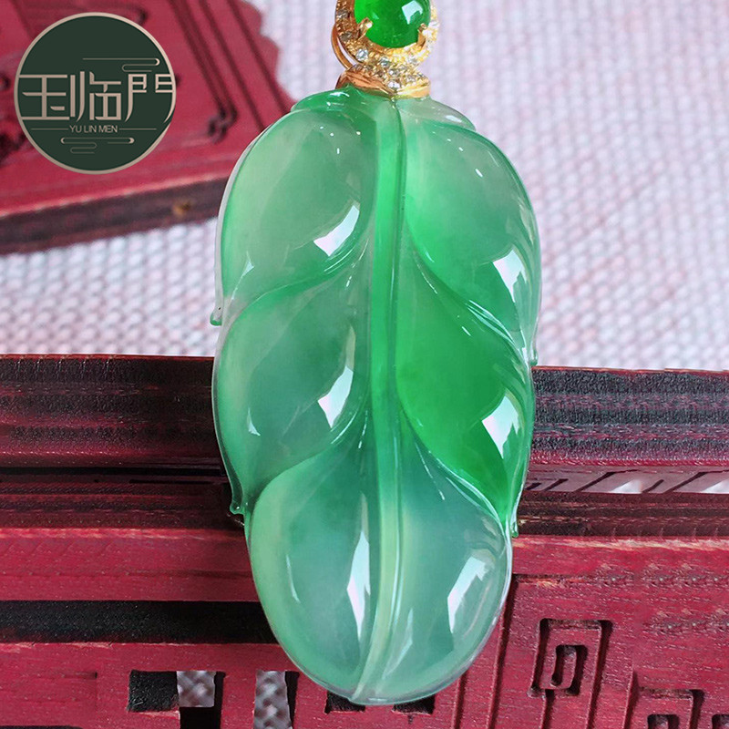 玉临门缅甸a货天然翡翠树叶40215冰种飘绿叶子翡翠吊坠女18k