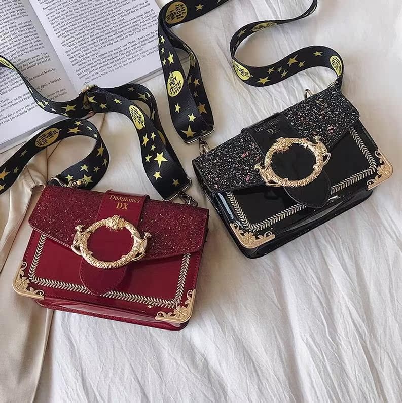 宽肩带小包包女2019新款潮韩版漆皮亮片小方包百搭休闲单肩斜挎包在类目 箱包皮具/热销女包/男包, 女士包袋中 - 来自Buy2taobao.com提供专业的淘宝代购服务