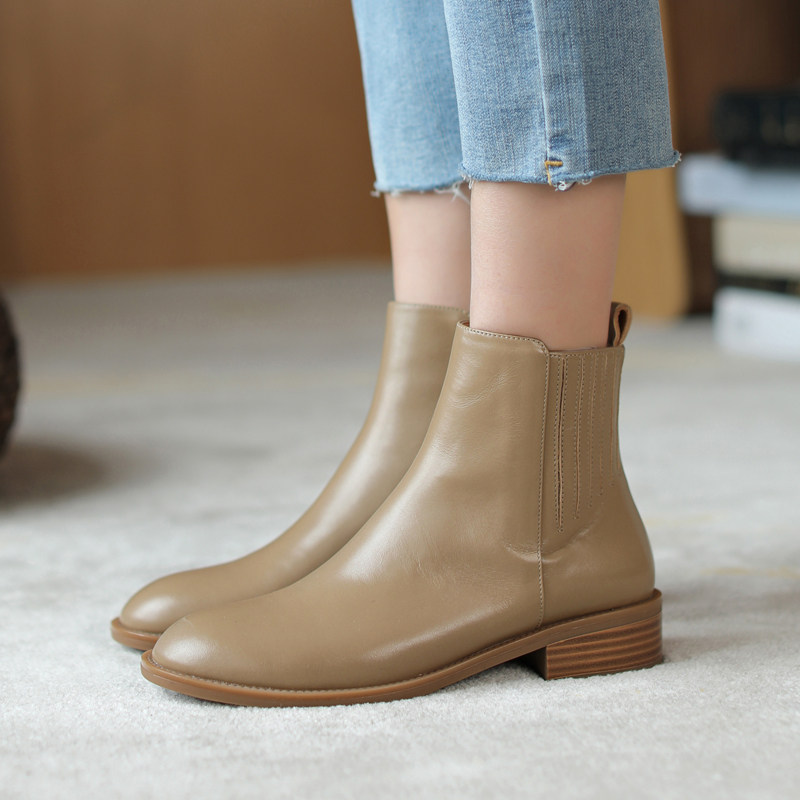 小女真皮英伦风平底圆头显瘦短靴