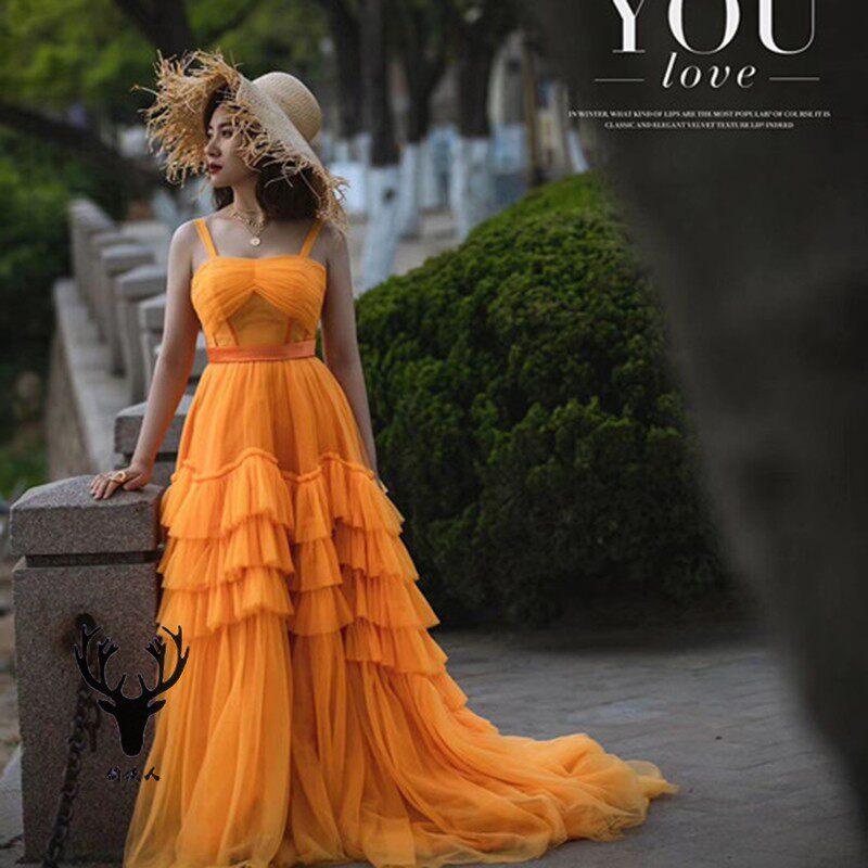 新款橘色吊带旅拍抹胸海边婚纱照时尚街拍情侣写真装影楼主题服装