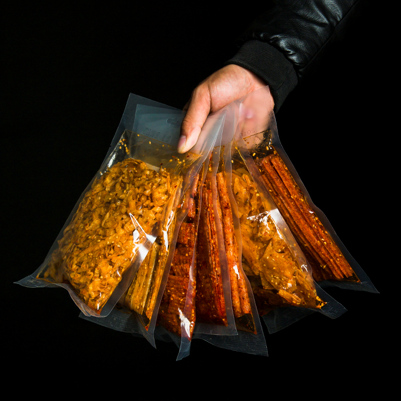 网红辣条麻辣零食礼包湖南特产豆皮儿时怀旧小吃一箱混搭辣片辣棒