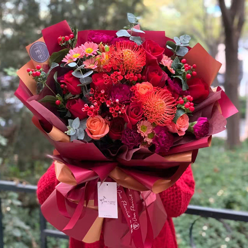 红色系新年春节鲜花玫瑰混搭花束北京广州同城红玫瑰针垫情人节