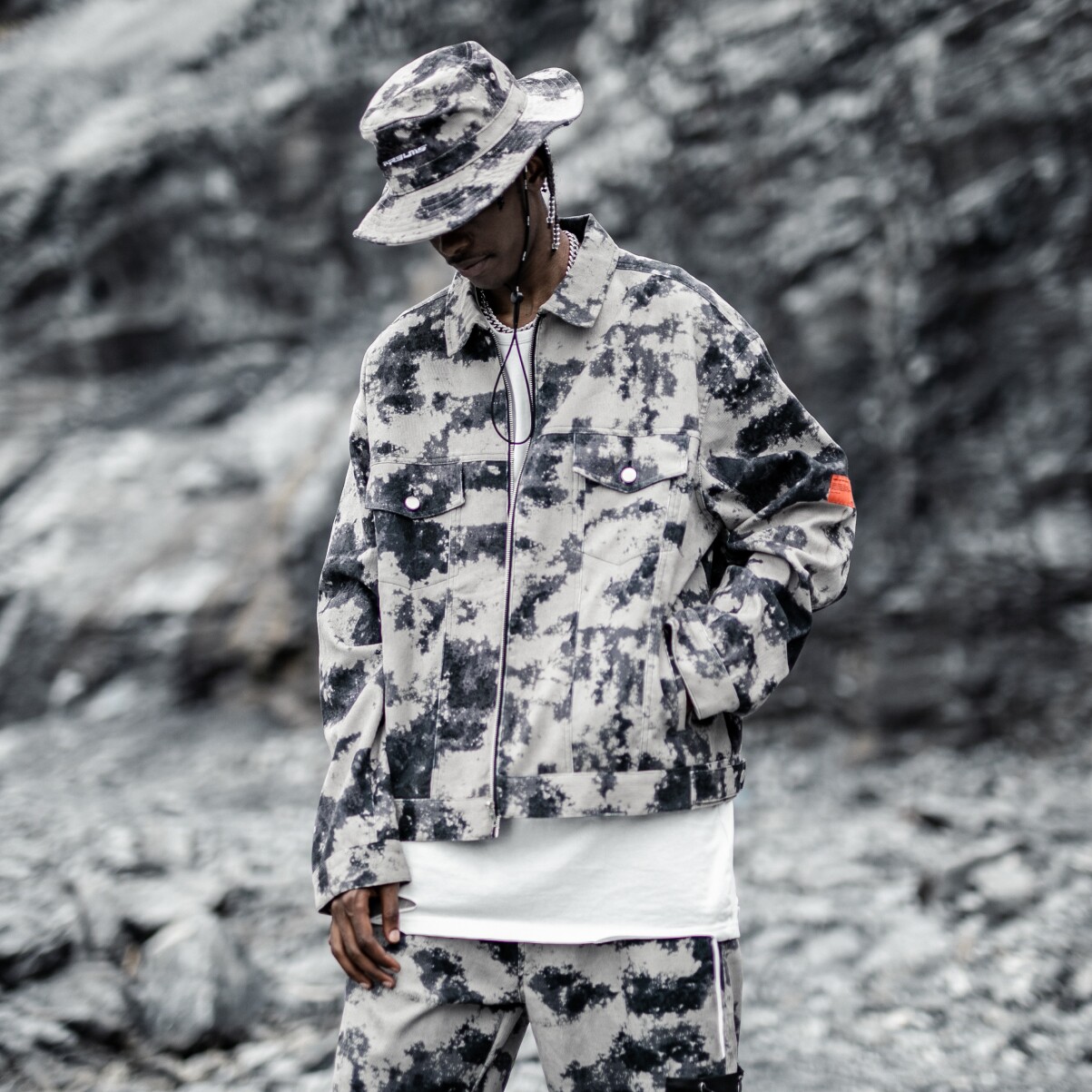 热销迷彩外套男军事