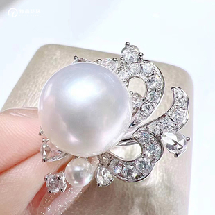 柔和古典美的澳白戒指极光表皮细腻光滑银白透青光高品质菠萝钻
