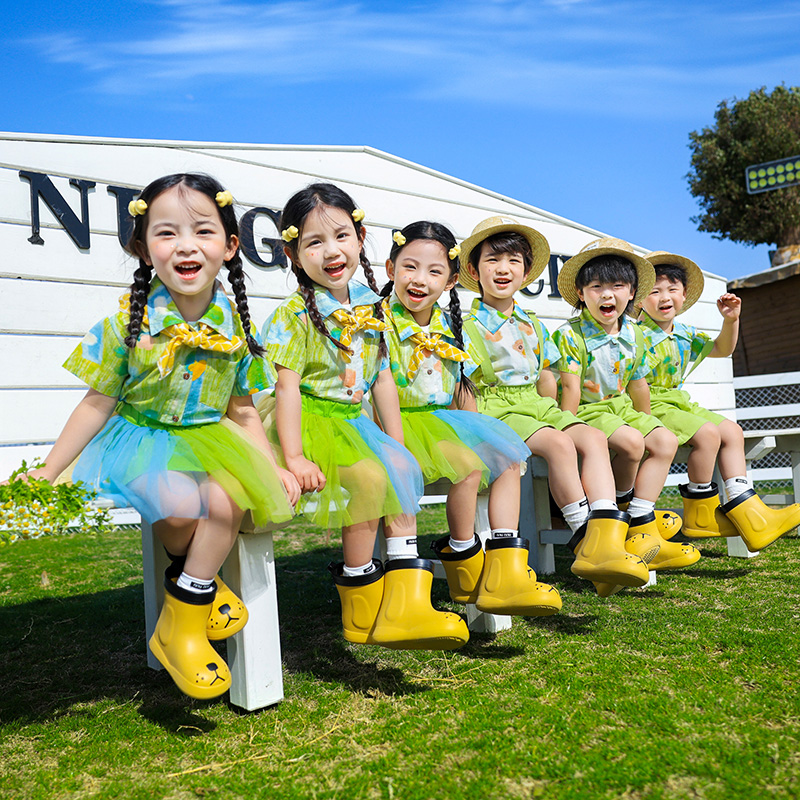 六一儿童演出服背带裤幼儿园港风绿色毕业照班服合唱服纱裙表演服