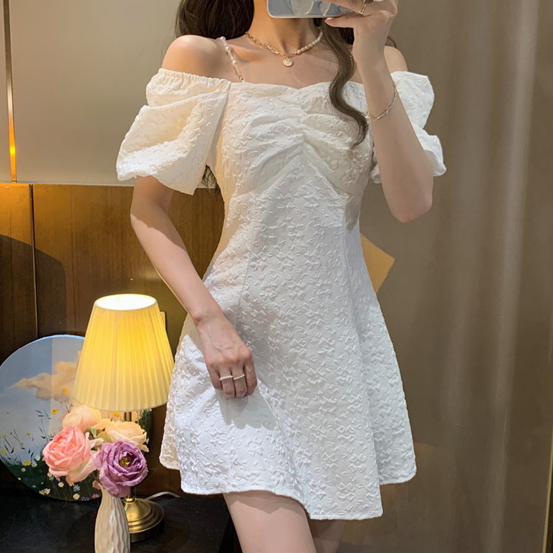 吊带一字肩连衣裙收腰