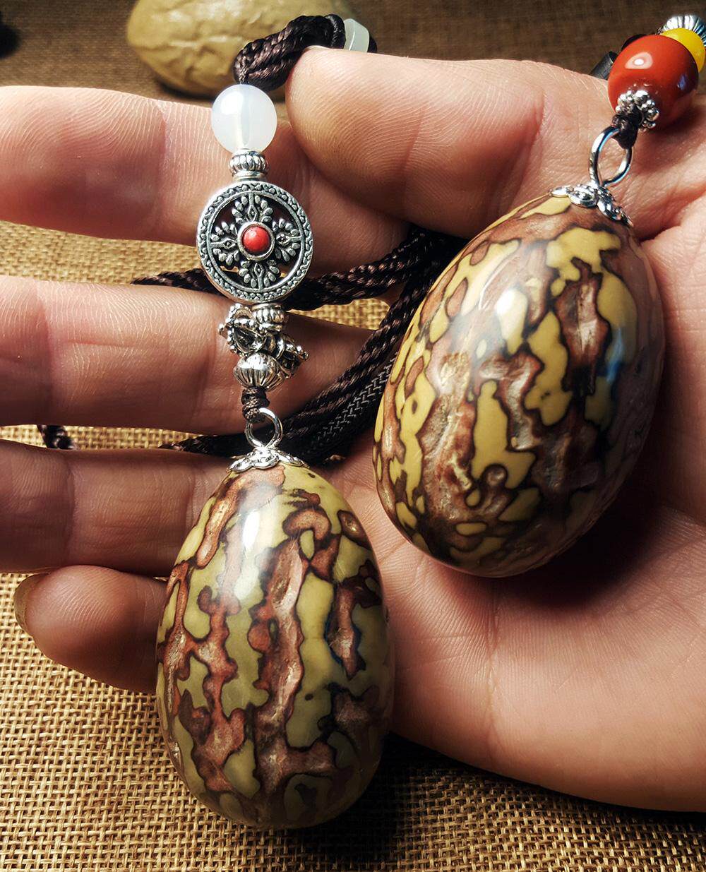 通过把玩中的按摩,对心肝脾肺肾等均有好处所以,经常把玩菩提子能够让