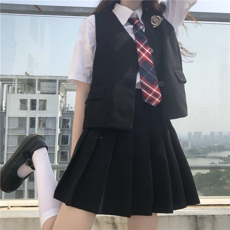 jk西装马甲女夏季黑色西服徽章背心学院风学生短袖衬衫纯色百褶裙优惠