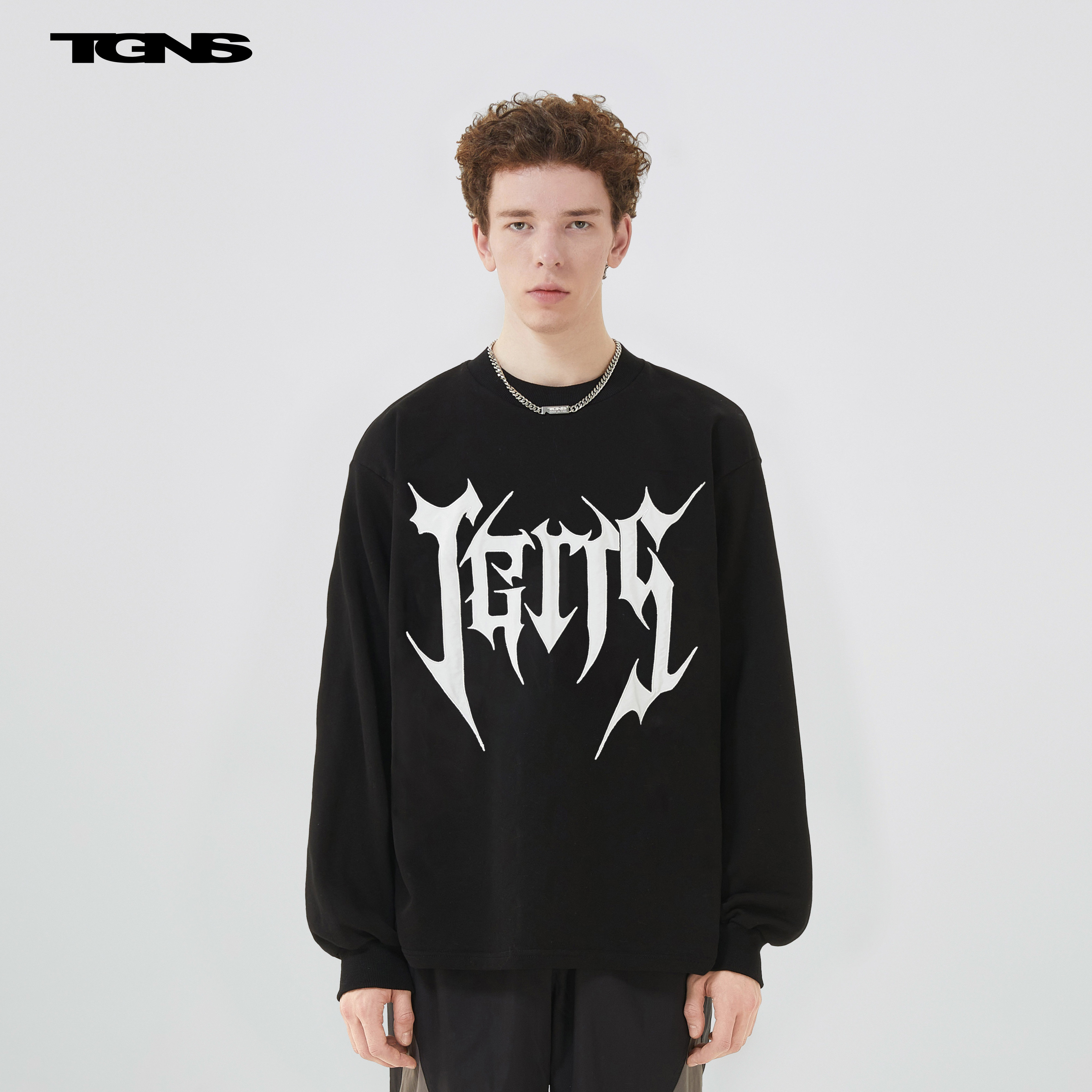 热销衣服logo贴布刺绣_tgns纯棉贴布绣花刀锋logo长袖卫衣男秋新款