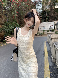 法式白色蕾丝吊带连衣裙女夏季2024新款高级感气质收腰赫本风长裙