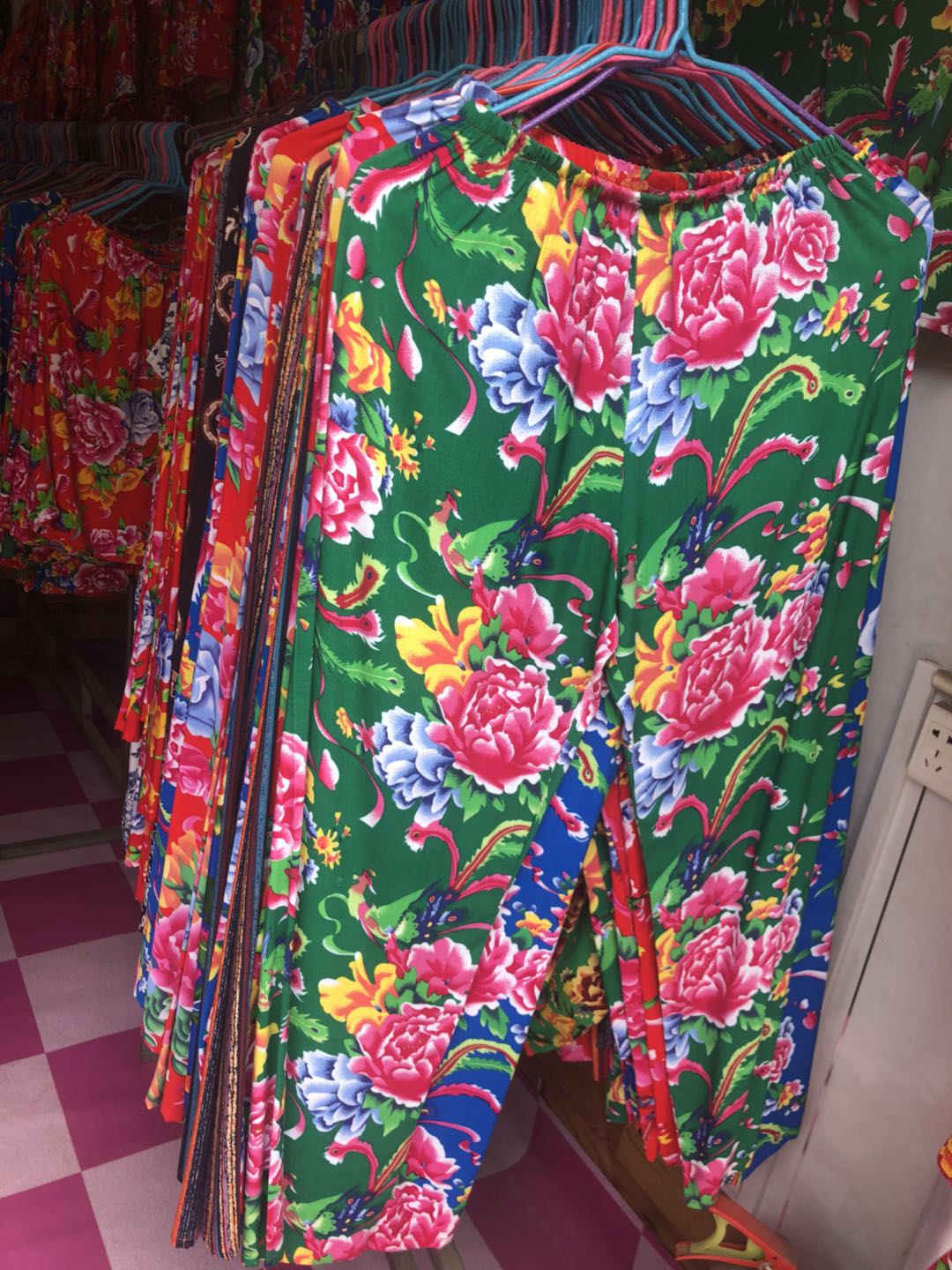 抖音大花裤子东北大花裤民族风大花布女裤子灯笼裤广场