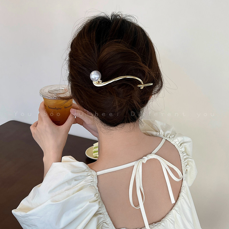 大小渐变珍珠交叉发夹女夏丸子头弹簧抓夹后脑勺一字盘发夹子发饰