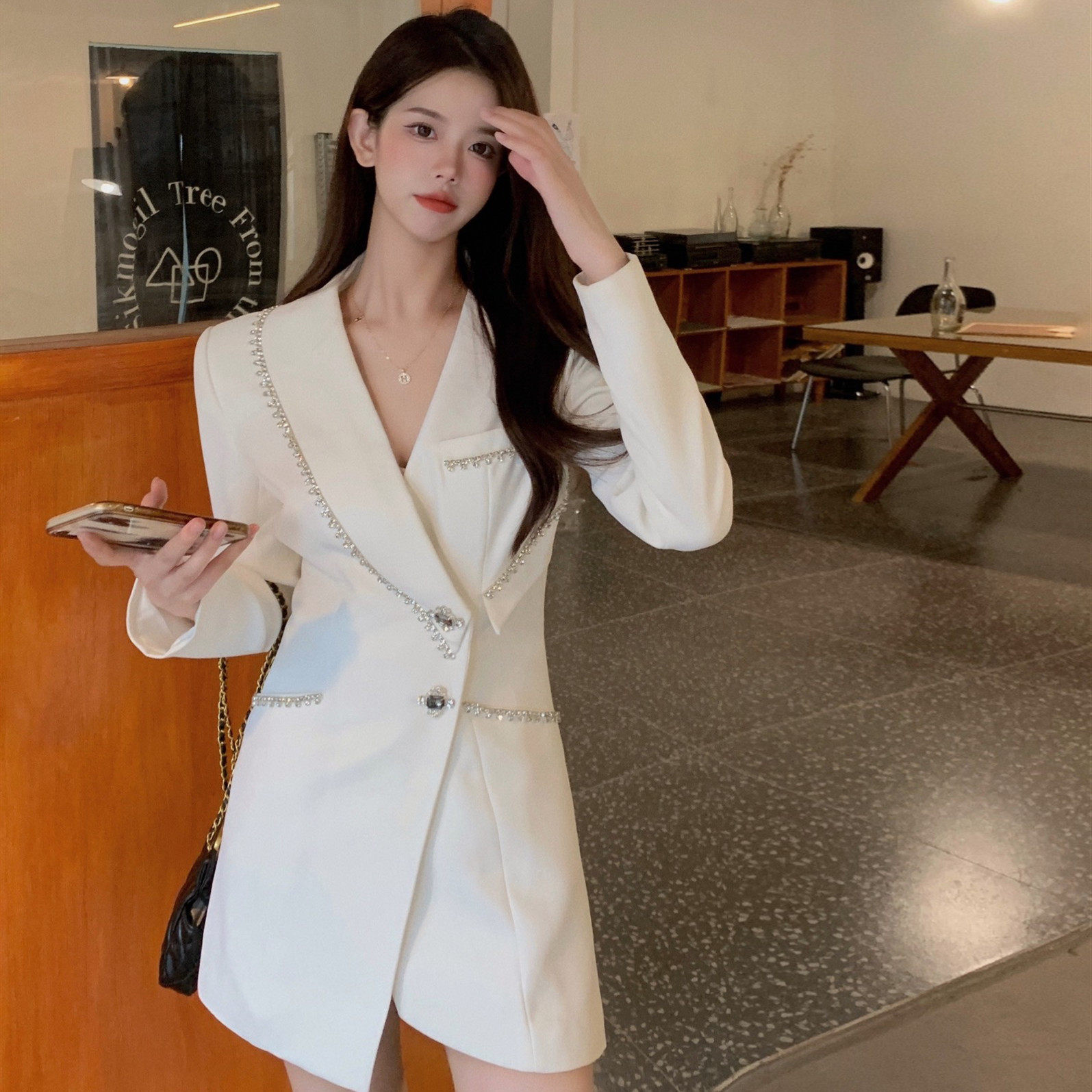 木兰masionwester李沁不对称超闪钻饰钻领白色收腰西装西服裙