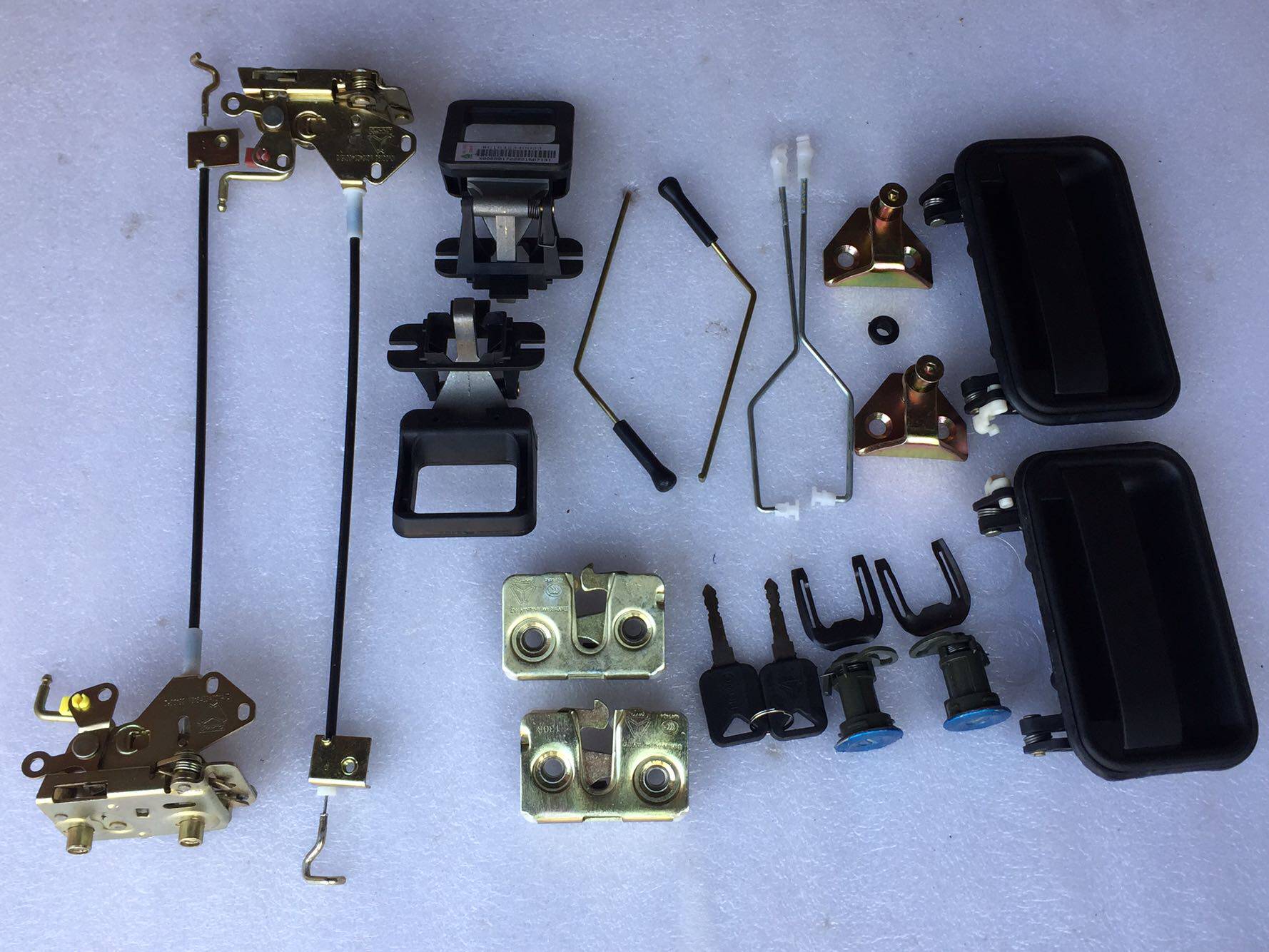 中国重汽豪沃车门锁总成 锁体 锁块车门锁芯豪沃全车锁具原厂配件