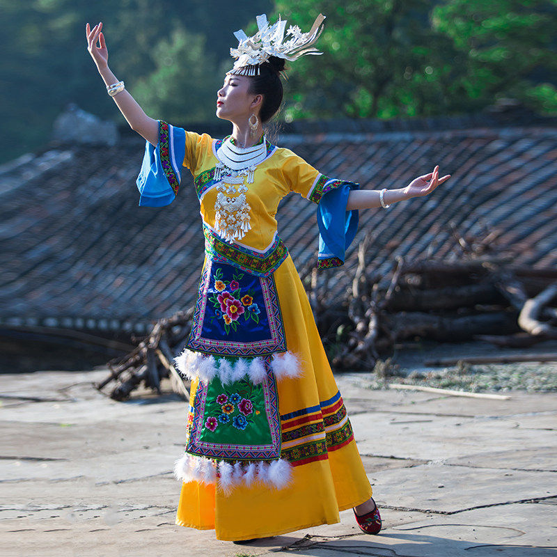 服装新款苗族侗族舞台表演服饰56个少数民族摄影其它元器件