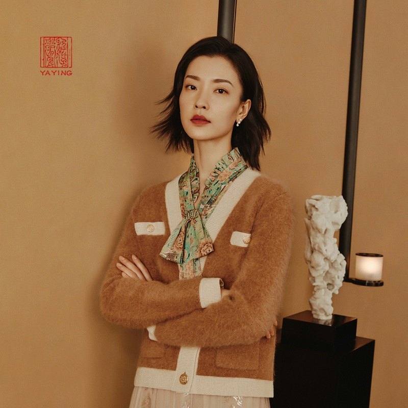 中国雅莹优雅气质撞色拼接针织开衫外套2021毛针织衫