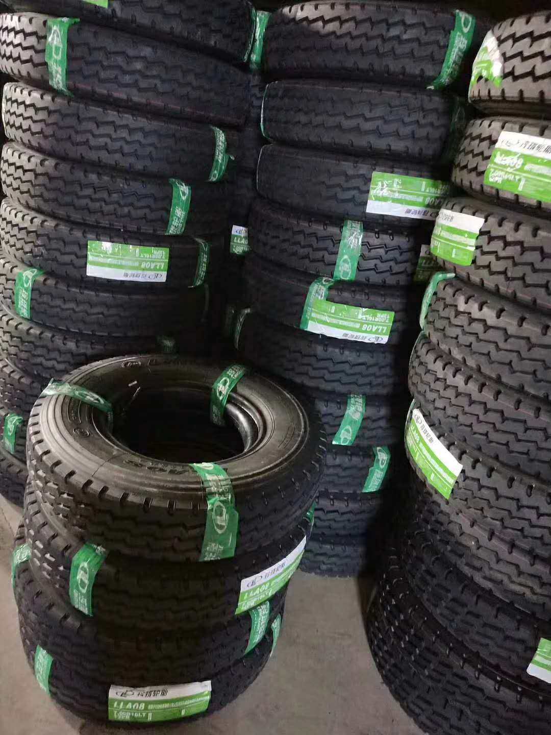 650/70e0/750/825r15r16利奥全钢丝三包卡货车轮胎a08全套