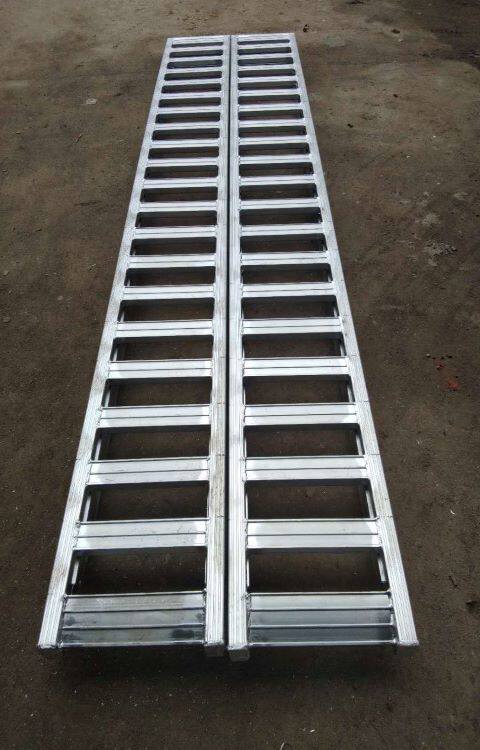 钢梯多功能拖拉机收割机爬梯加强防h滑吕塑建筑车用插秧机跳板