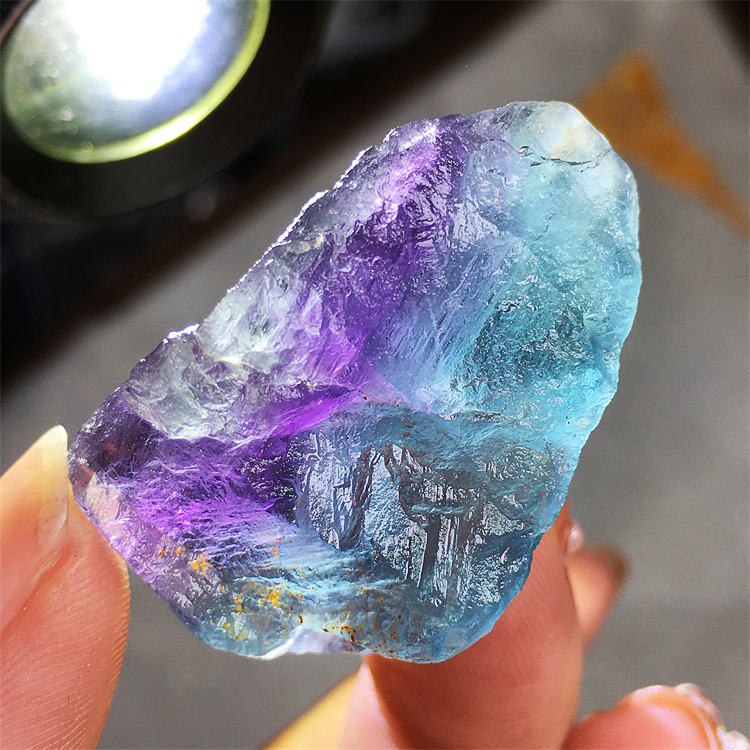 ym天然水晶原石蓝绿紫彩色小石头萤石矿物晶体毛料鱼缸花盆造景石