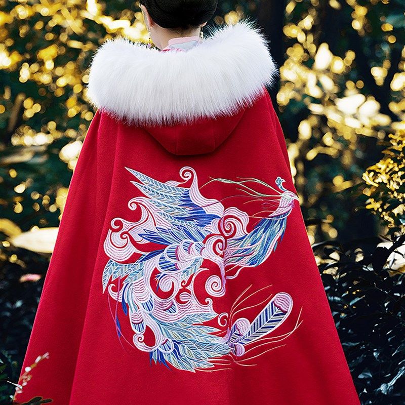 千城雪【初鸾】大红色汉服斗篷女披肩刺绣毛n呢外套秋冬款加绒披