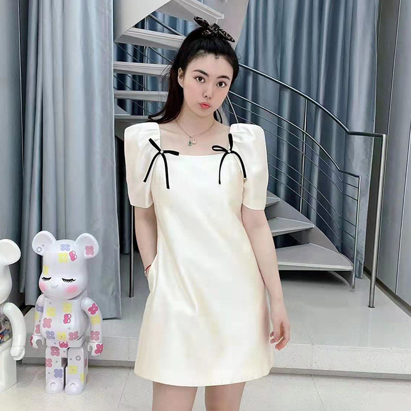 王囡囡连衣裙女夏季大u领设计感小众黑色赫本风方领蝴蝶结裙子