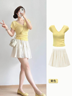 v领冰丝针织短袖T恤女夏季黄色小飞袖多巴胺穿搭配半身裙的上衣
