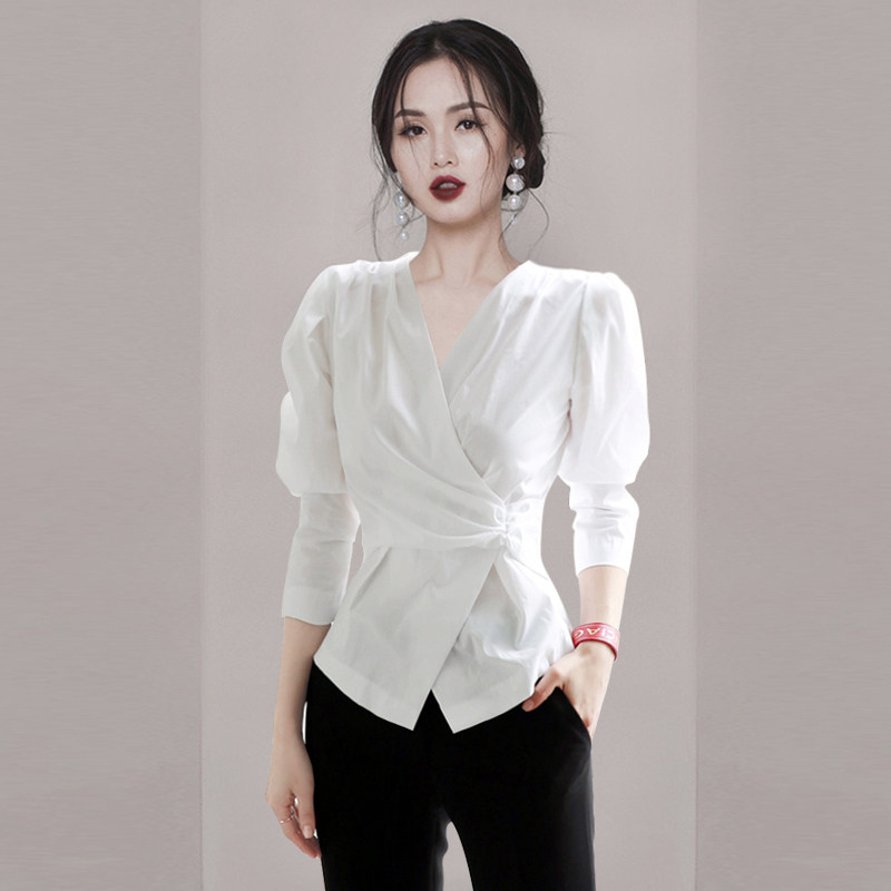 收腰a字下摆正肩轻熟v领衬衫女设计感小众通勤上衣春季韩版ins潮