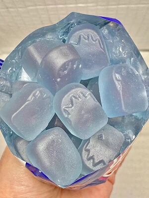 乐天鲨鱼糖蓝色宝石色夹心软糖qq糖少女心高颜值橡皮糖水果味糖.