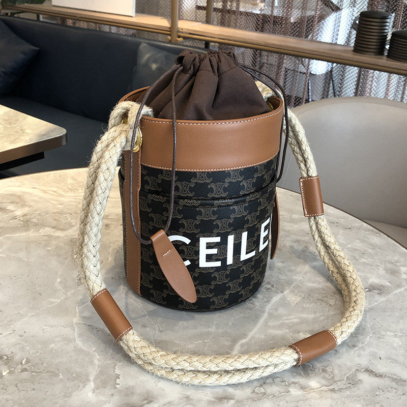 2021潮网红同款凯旋门抽绳水桶包高级感中古麻绳大容量斜挎包包女