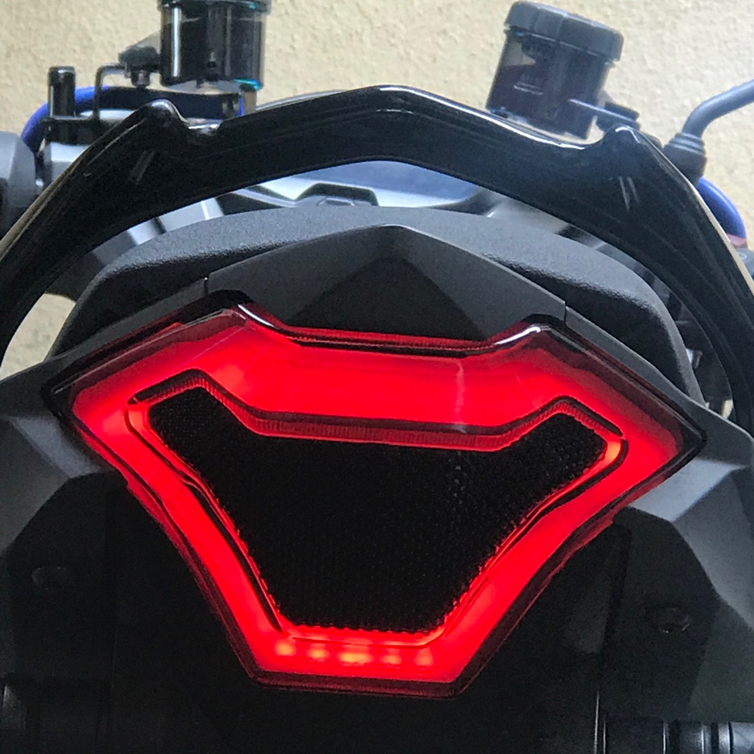 适用雅马哈r3/y15z/mt03/mt07/r25led尾灯改装刹车流水转向灯总成