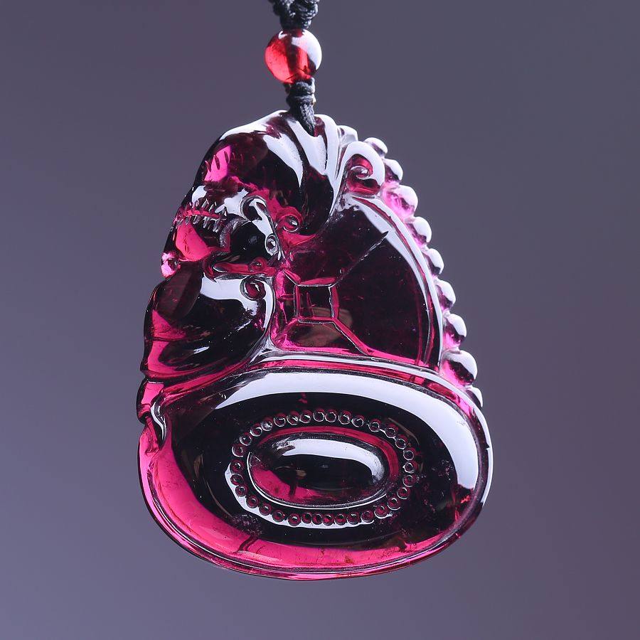 天然红碧玺雕刻吊坠 油润 老料 通透 色艳 9.40克 低调 颜色浓郁