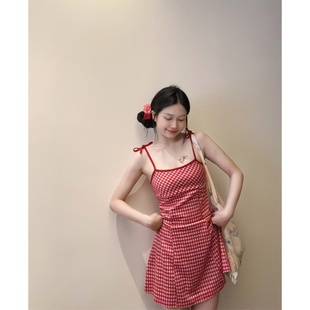 小个子无袖红色格纹吊带连衣裙子女夏季2024新款收腰法式a字短裙