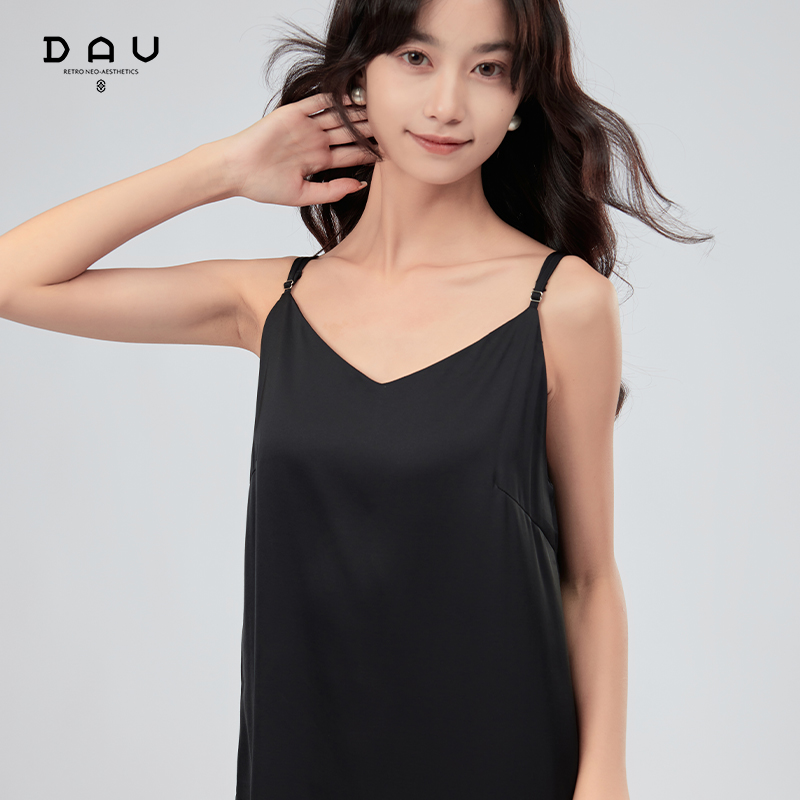 DAU纯色优雅气质连衣裙女法式高级感黑色吊带夏季2024新款别致裙