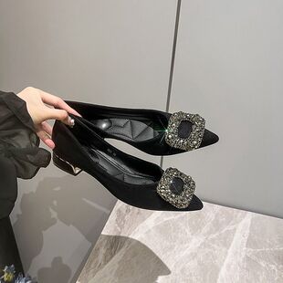 单鞋女设计感小众气质名媛法式尖头2024新款浅口鞋子水钻黑色瓢鞋