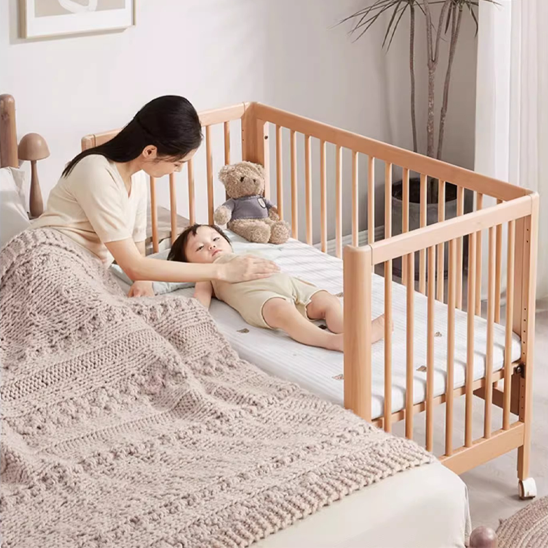 榉木婴儿床拼接床带护栏可移动实木多功能九伴宝宝床可调节儿童床