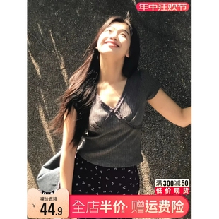 灰色休闲百搭女上衣2024年夏季新款设计感花边拼接v领正肩短袖t恤