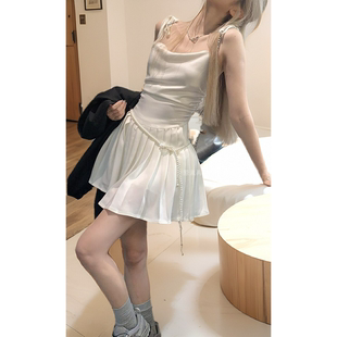 纯欲风白色吊带连衣裙春季新款短显瘦时尚设高级感女裙.