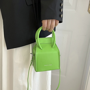 手机包包女夏2022新款斜挎小众设计手提单肩包时尚放手机的盒子包