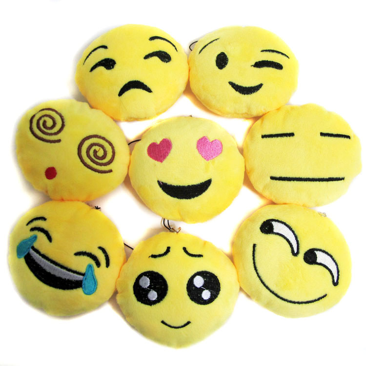 qq表情挂件_个性创意搞笑超萌可爱女生qq表情emoji毛绒挂件学生书包