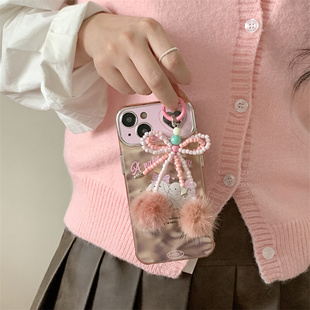 新粉色蝴蝶结兔子毛球挂件适用iphone15Promax苹果14手机壳13电镀11