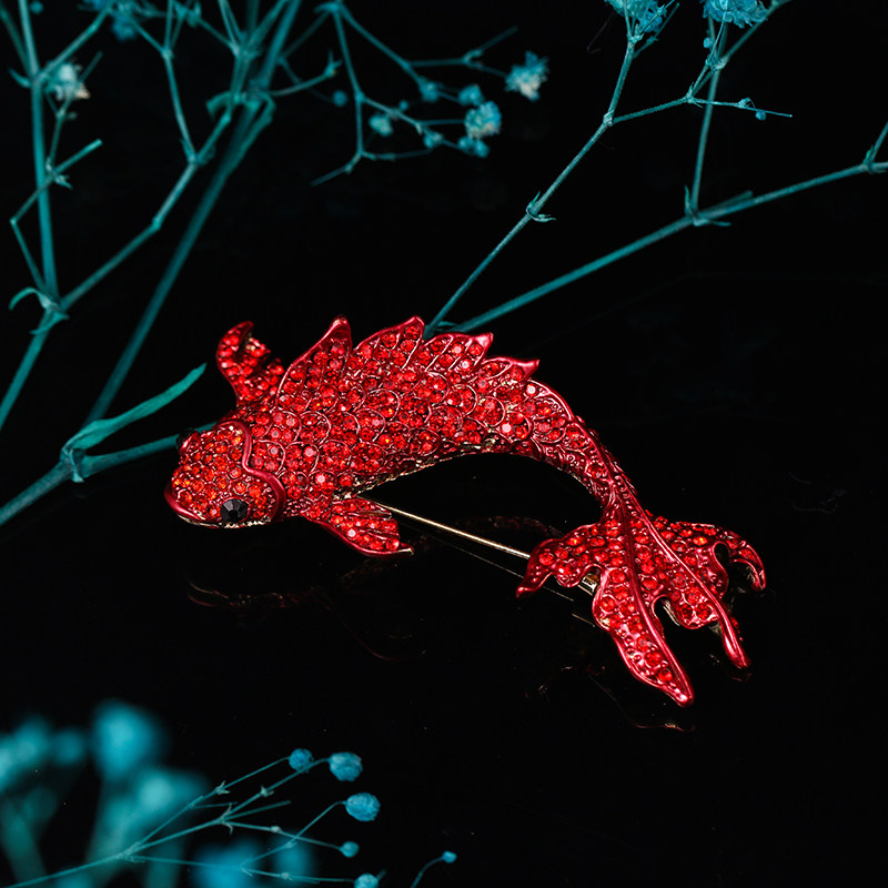 红色鲤鱼胸针创意水钻锦鲤吉祥别针大气好运胸花毛衣大衣西服配饰
