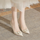 米白色高跟鞋女2024新款小众设计感漆皮尖头方扣性感细跟职业单鞋