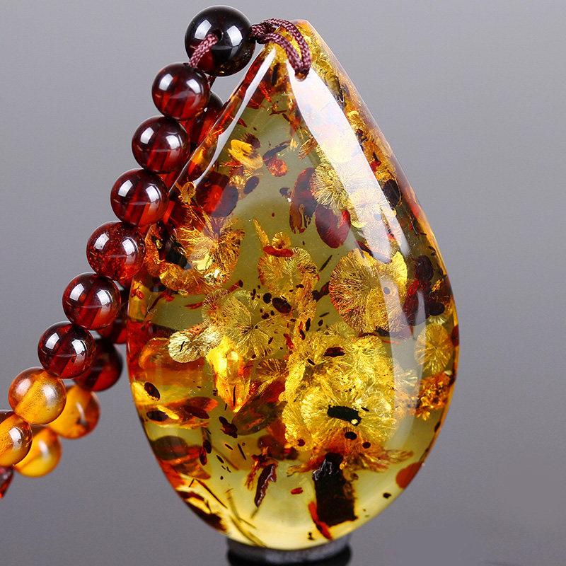 【奢华珍品】24克(含链)精美天然花珀水滴形红花密集挂件 c103