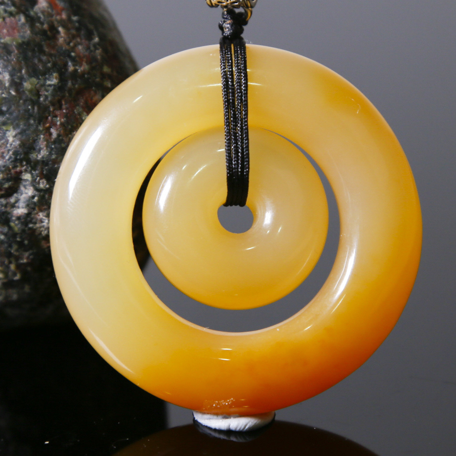 55.60g 精品籽料平安扣挂件 黄龙玉 jfw2-12a0508 - 拍卖